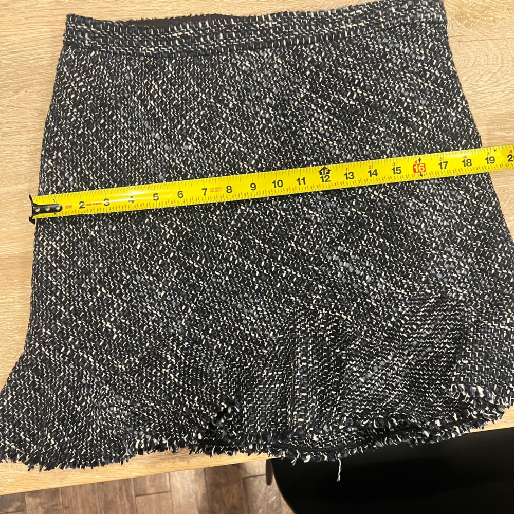 THEORY WOOL-BLEND TWEED DIAGONAL MINI SKIRT, Size 10 - Picture 8 of 8